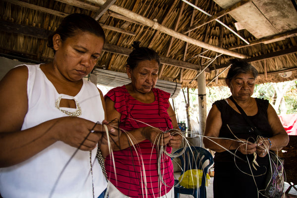 Zenu artisan women wearing El Sombrero Vueltaio