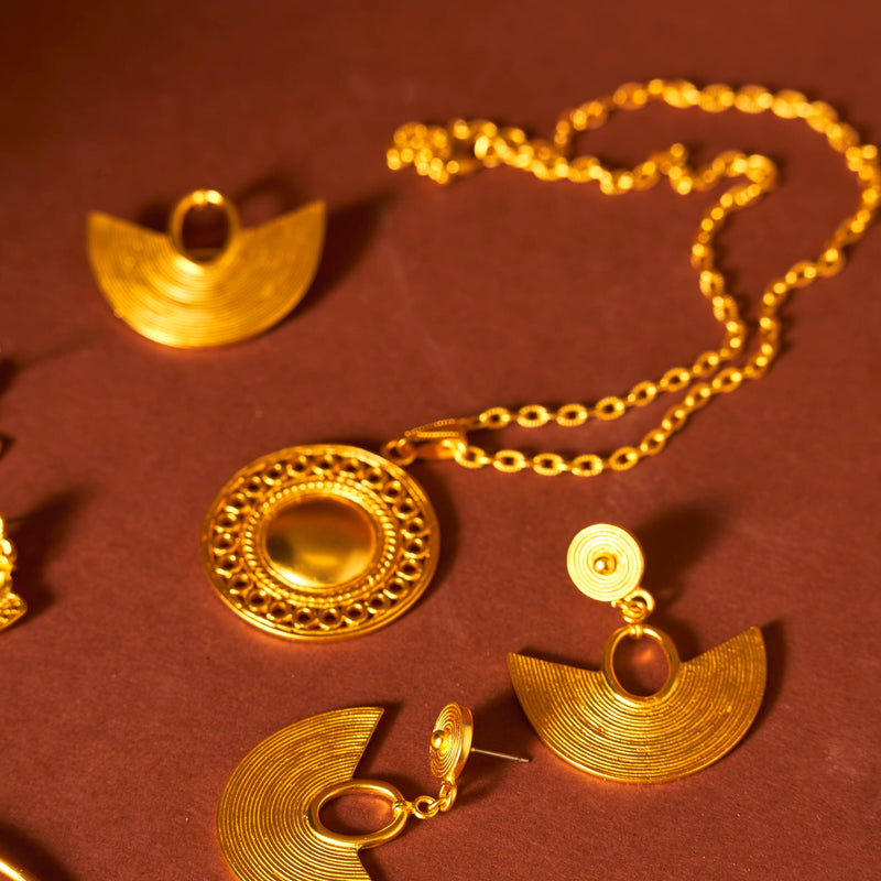 Precolombino muisca pendant and chain