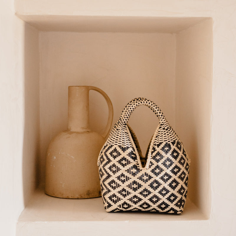 Guapi Cuatro Tetas Clutch - The Colombia Collective